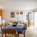 Rosa Seaview In Santa Cesarea Terme